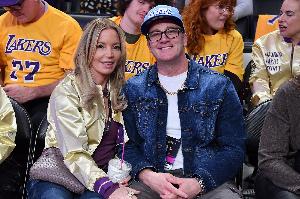 A-史密斯：在财务方面和别队相比 湖人在珍妮手里就像家夫妻小店